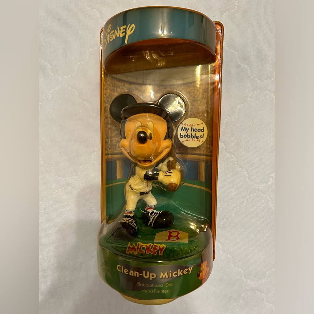 💰FINAL PRICE DROP💰NWT Vintage Clean Up Mickey Red Sox bobble head